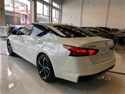 نيسان ألتيما